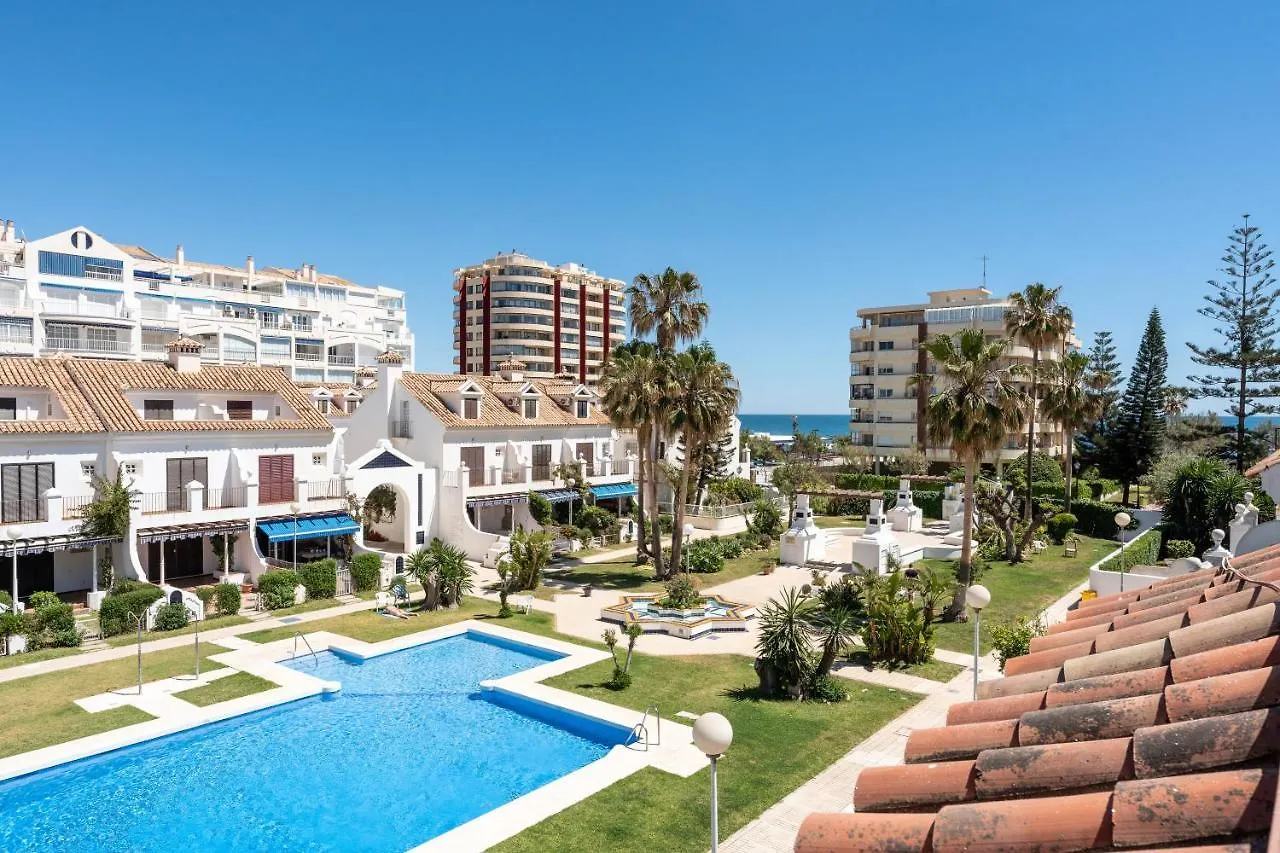 Townhouse Beachside 푸엔히롤라 0*,  스페인