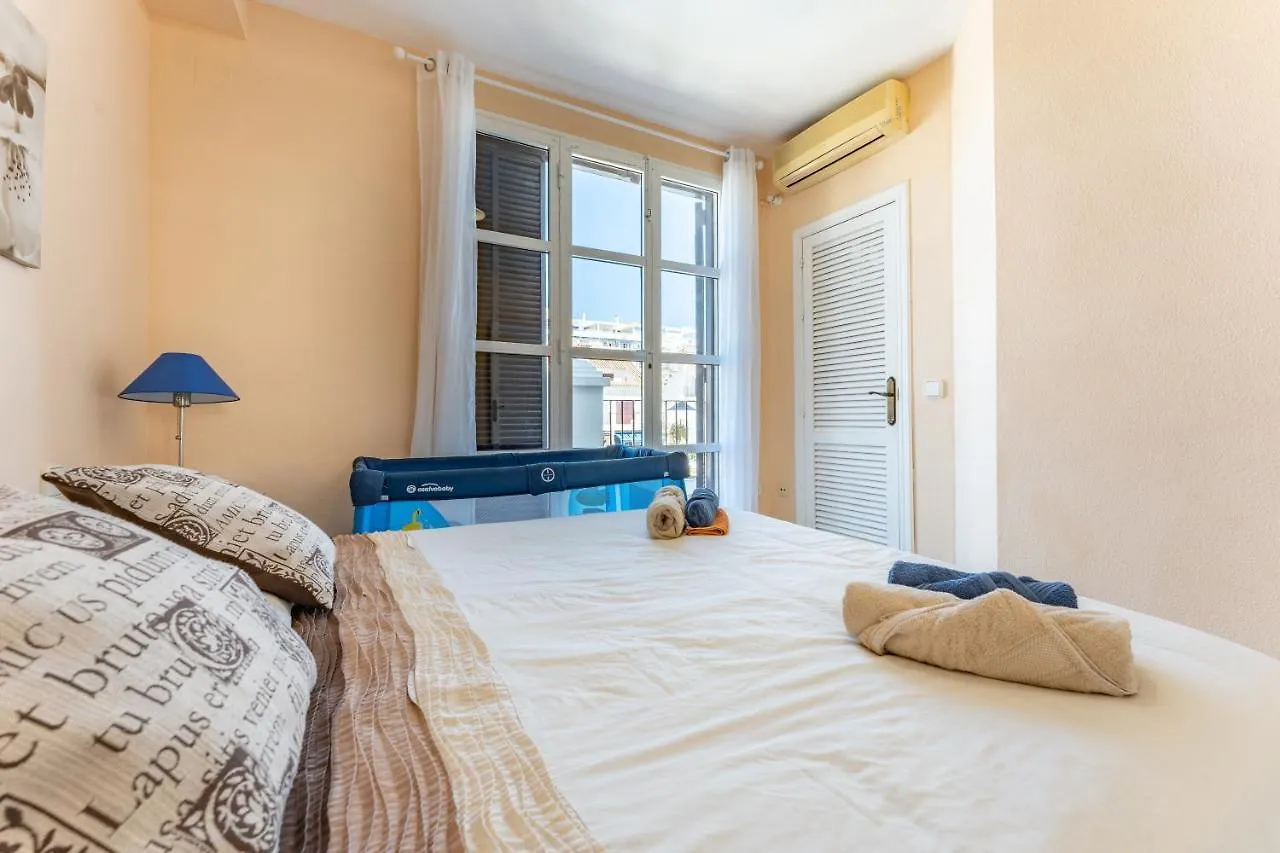 Townhouse Beachside 푸엔히롤라 0*,  스페인
